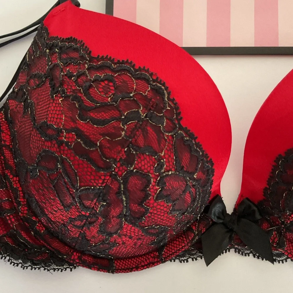 Victorias Secret Very Sexy Plunge Bra NWOT  size 34D